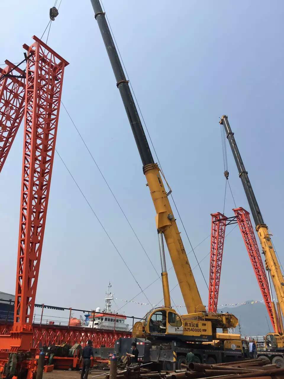 Simple type gantry crane for flower racks used in road and bridge engineering