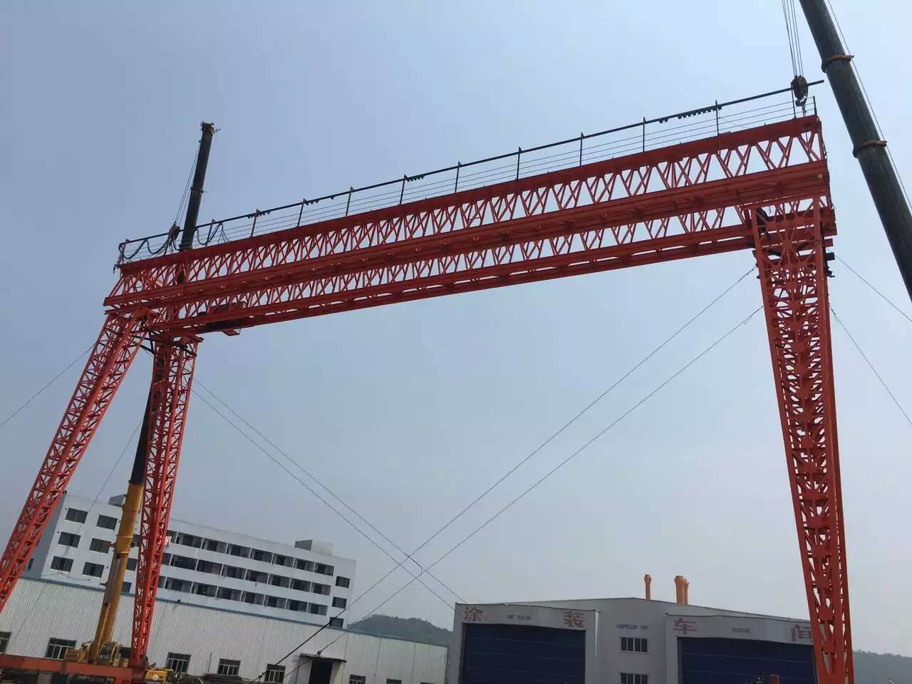 Simple type gantry crane for flower racks used in road and bridge engineering