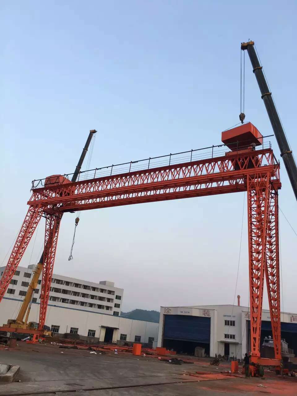 Simple type gantry crane for flower racks used in road and bridge engineering