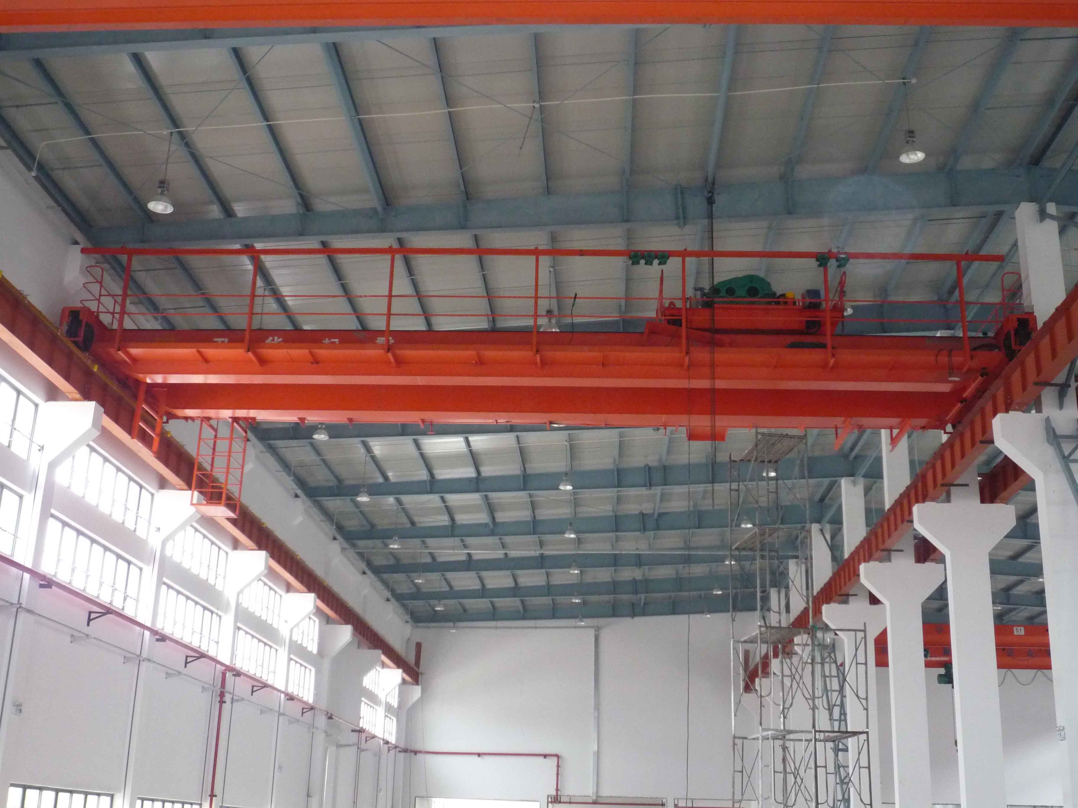 Installation of Small Double Beam Bridge Crane in Steel Structure Workshop
