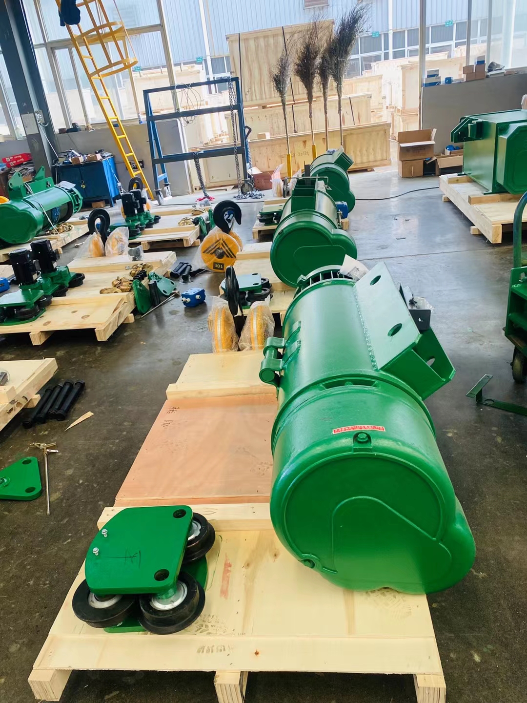 Portal crane manufacturer